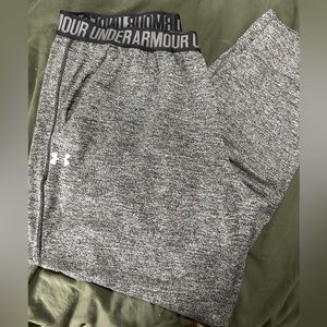 Women’s XL Under Armour Loose Fit Heat Gear Gray Joggers